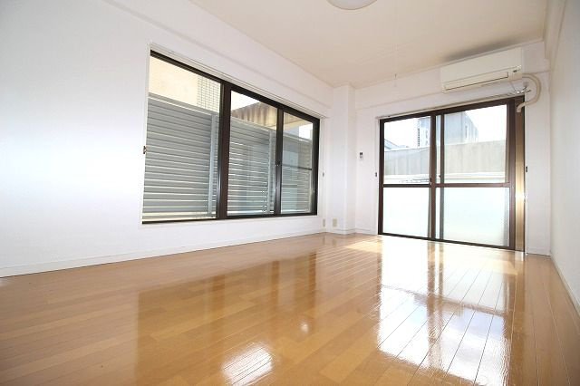 コーポハリマヤⅠの洋室|使い勝手のいい洋室です