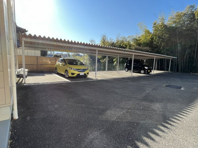 シャンポール北野Aの駐車場