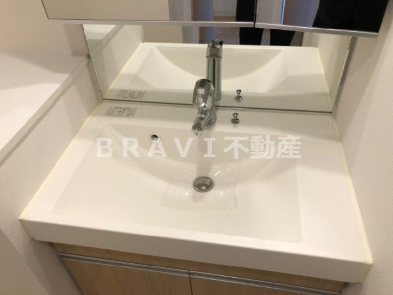 アーバネックス谷町Ⅱ　BRAVI不動産の独立洗面台|朝の支度にも助かる、独立の洗髪洗面化粧台