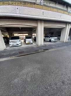 【駐車場】