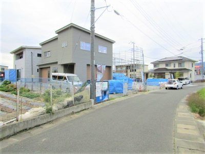 【前面道路含む現地写真】 | 新築戸建　甲府市上町G | 前面道路含む現地写真です