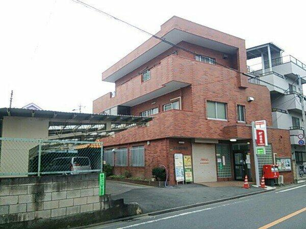 足立椿郵便局まで624m