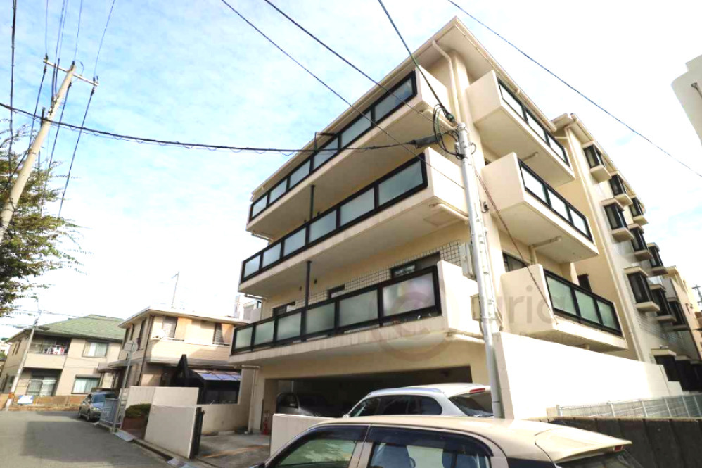 ピルティ本山の外観