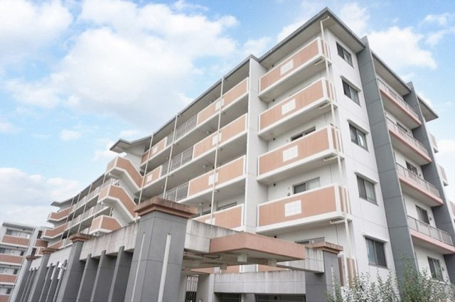 フェリズ横浜矢向 　(鶴見区矢向1丁目）の外観|外観も気になるポイント　フェリズ横浜矢向  　4ＬＤＫ　2006年2月築　角住戸　陽当たり・眺望良好　ペット飼育可能　駐車場専用使用権付き　長期修繕計画案有　JR南武線「尻手」駅徒歩8分　リノベ