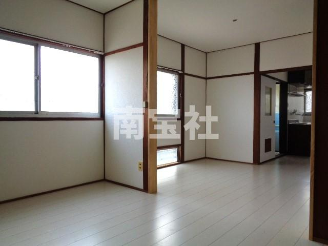 【洋室】 | 落ち着いた色調の洋室です