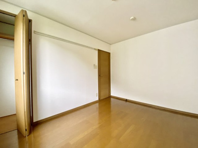 【洋室】 | ヴィーブルYOKOTE