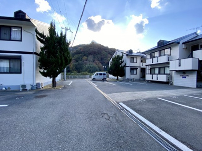 【駐車場】 | ヴィーブルYOKOTE