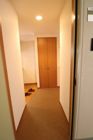 テラス上布田の玄関|同間取り別部屋の参考写真です。