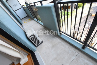 【バルコニー】 | カーサ山野 | 外からの目が気にならないバルコニーで洗濯物が干せます