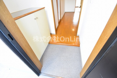 【玄関】 | カーサ山野 | 収納もある玄関です