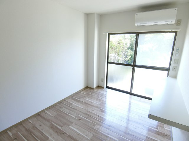 佐鳴台テニスビレッジの洋室