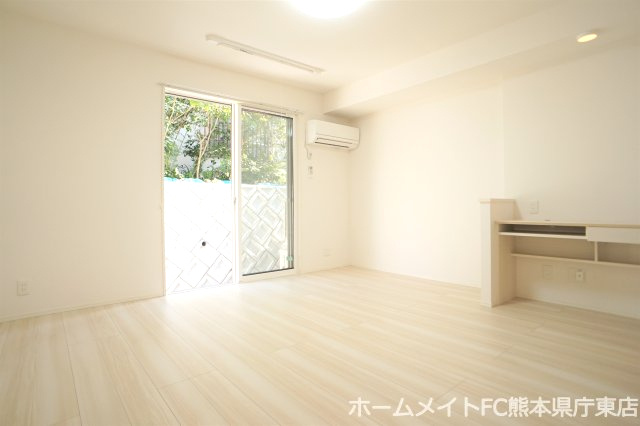 熊本市中央区渡鹿４丁目のアパートの居間・リビング