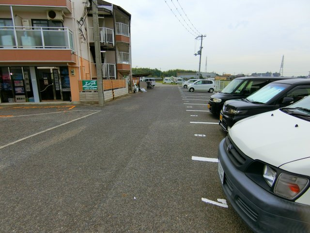 ラベレッツア和泉中央の駐車場