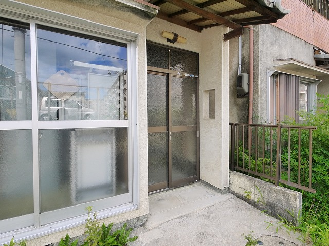 東九条町貸家のその他|玄関です