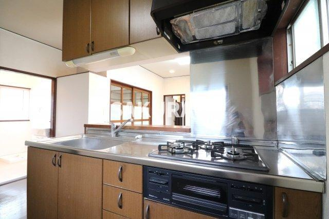 川島方貸家のキッチン|2022年撮影。現況と異なる場合がございます。