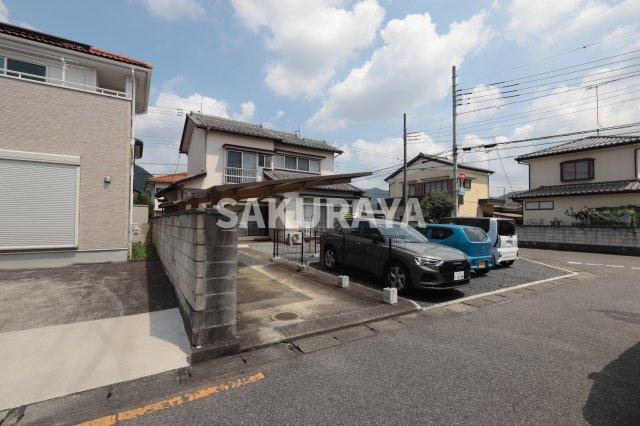 川島方貸家の駐車場|現況と異なる場合がございます。