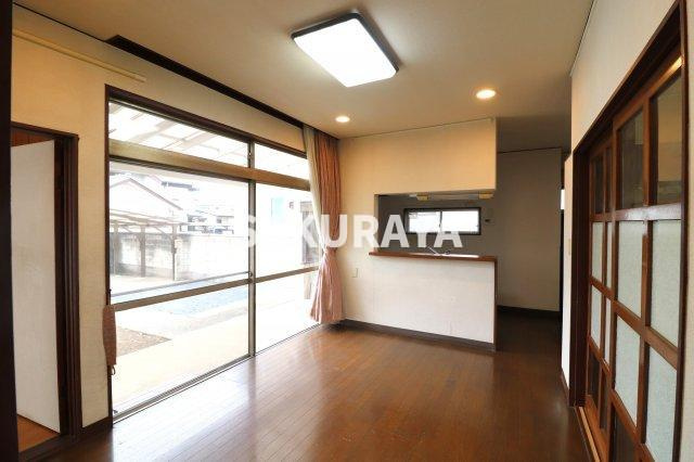 川島方貸家の居間・リビング|2022年撮影。現況と異なる場合がございます。