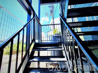 【その他】 | ハッピーハイツ | 開放的で明るい空間を演出してくれるバルコニーです