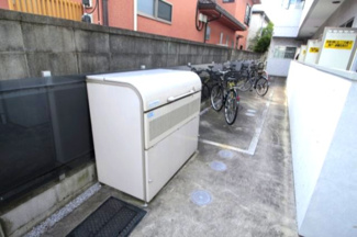 【その他共用部分】 | 敷地内にゴミ置き場、自転車置き場あります