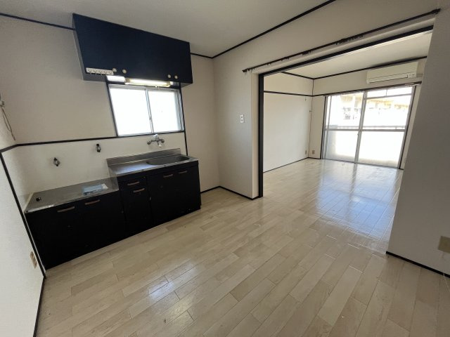 恒南コーポの居間・リビング