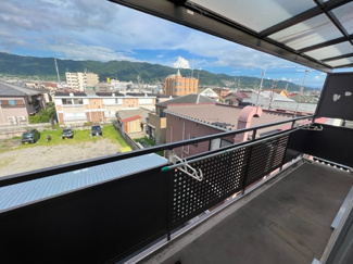 【バルコニー】 | アールグレイ山本 | 開放的で明るい空間を演出してくれるバルコニーです