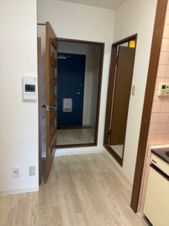 【玄関】 | アールグレイ山本 | 収納もある玄関です