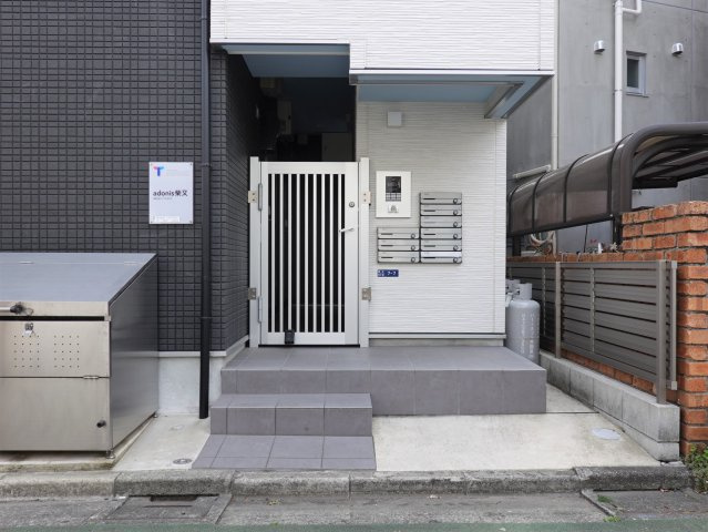 adonis柴又のエントランス
