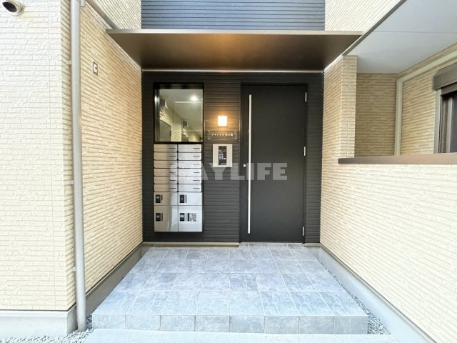 グランヒル深江橋のエントランス