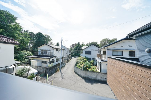 バルコニーが2箇所ある機能的な3SLDKのお住まい。カースペース２台♪の展望|周辺環境もあわせて、ぜひ現地をご覧ください。