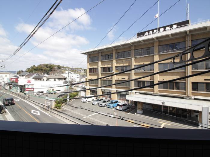 グランシャリオ長岡京の展望|向日町警察署が目の前。安心ですね。