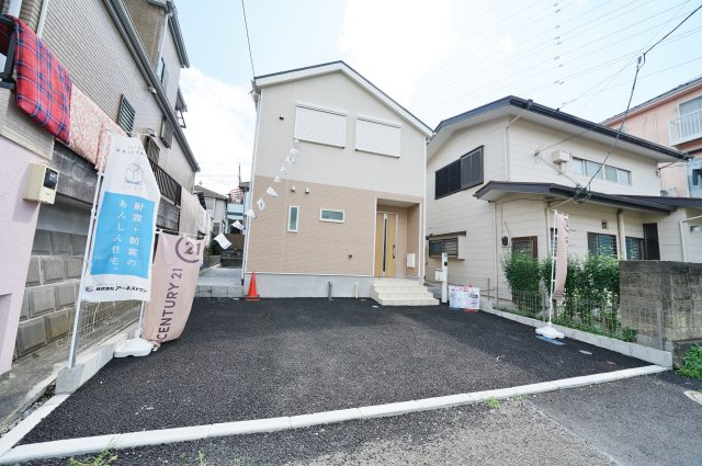 【保土ケ谷区釜台町33-15新築戸建て】★仲介手数料無料★（常盤台小学校・保土ヶ谷中学校）の外観|相鉄本線「上星川」駅より徒歩約12分の立地。