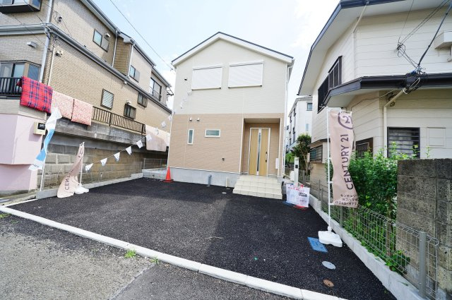 【保土ケ谷区釜台町33-15新築戸建て】★仲介手数料無料★（常盤台小学校・保土ヶ谷中学校）の外観|敷地内に並列で2台駐車可能です。