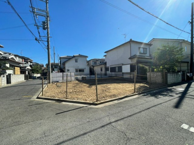 【前面道路含む現地写真】 | 八木北小・北西角地・建築条件なし・更地渡し・岸和田市箕土路町2丁目 | 前面道路含む現地写真です