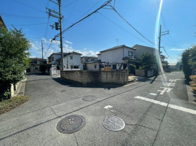 【前面道路含む現地写真】 | 八木北小・北西角地・建築条件なし・更地渡し・岸和田市箕土路町2丁目 | 前面道路含む現地写真です