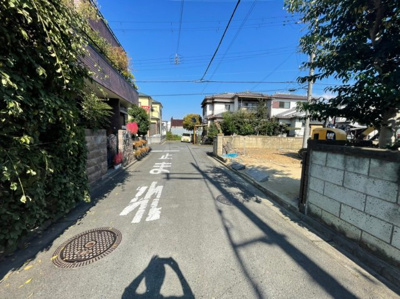 【前面道路含む現地写真】 | 八木北小・北西角地・建築条件なし・更地渡し・岸和田市箕土路町2丁目 | 前面道路含む現地写真です
