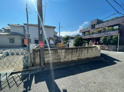 【前面道路含む現地写真】 | 八木北小・北西角地・建築条件なし・更地渡し・岸和田市箕土路町2丁目 | 前面道路含む現地写真です