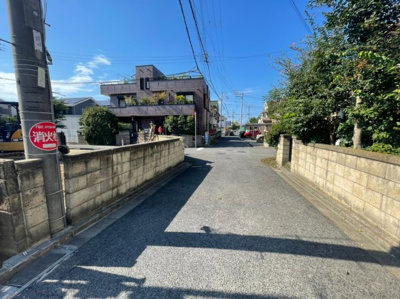 【前面道路含む現地写真】 | 八木北小・北西角地・建築条件なし・更地渡し・岸和田市箕土路町2丁目 | 前面道路含む現地写真です