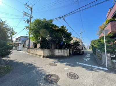 【前面道路含む現地写真】 | 八木北小・北西角地・建築条件なし・更地渡し・岸和田市箕土路町2丁目 | 前面道路含む現地写真です