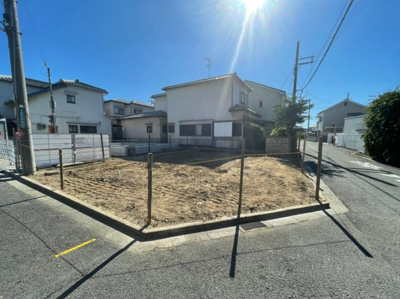 【前面道路含む現地写真】 | 八木北小・北西角地・建築条件なし・更地渡し・岸和田市箕土路町2丁目 | 前面道路含む現地写真です