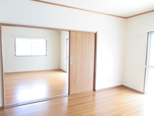 ハイフラット静徳の洋室
