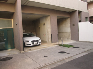 【駐車場】