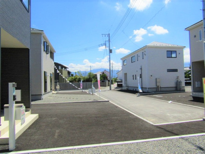 【前面道路含む現地写真】 | クレイドルガーデン笛吹市石和町唐柏第1　1号棟 | 前面道路含む現地写真です
