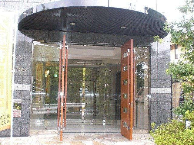 熊本市中央区水前寺公園の賃貸マンションのエントランス
