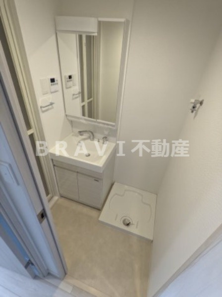 S-RESIDENCE堺筋本町Uno（エスレジデンスサカイスジホンマチウーノ）　BRAVI不動産の独立洗面台|【S-RESIDENCE堺筋本町Uno】朝の支度にも助かる、独立の洗髪洗面化粧台