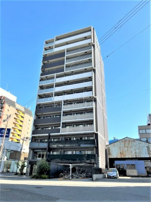 【外観】 | プレサンスOSAKA DOMECITYワンダー | ガラスと3色のタイルで洗練されたスクエアフォルムの外観♪