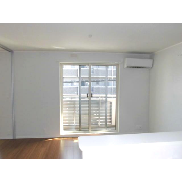 熊本市南区御幸笛田７丁目のアパートの居間・リビング