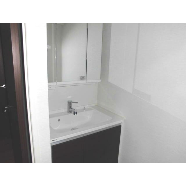 熊本市南区御幸笛田７丁目のアパートの独立洗面台