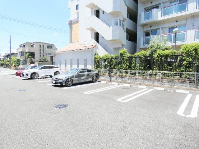 カーサグラナーテの駐車場
