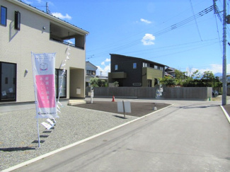 【前面道路含む現地写真】 | 前面道路含む現地写真です