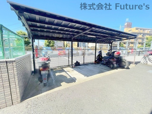 ベルシャトゥ三郷早稲田ルパティオ　中古マンションのその他共用部分|バイク置き場になります。